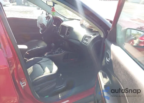 2020 Jeep Compass Trailhawk 4X4 from USA, damaged, VIN 3C4NJDDB1LT221569